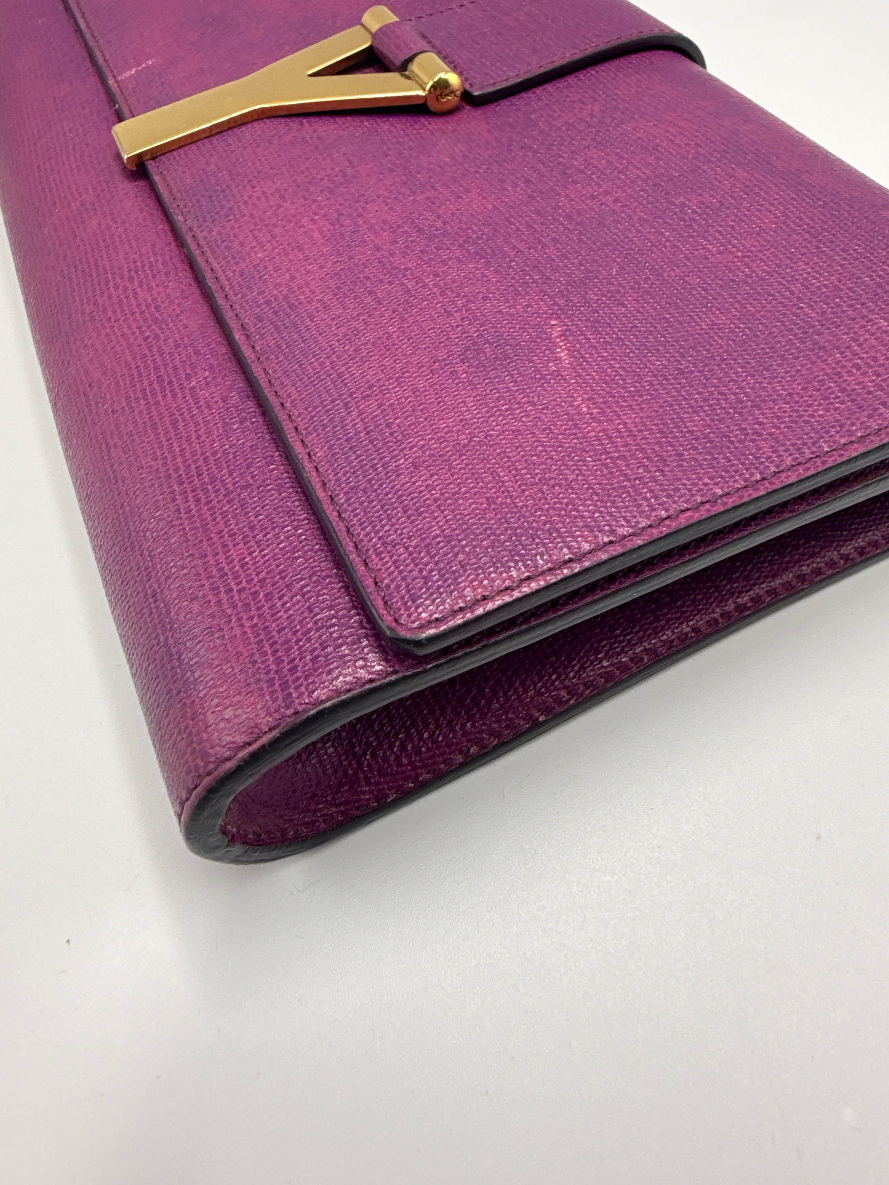 Pre-owned Yves Saint Laurent Chyc Ligne Textured Leather Clutch in Purple