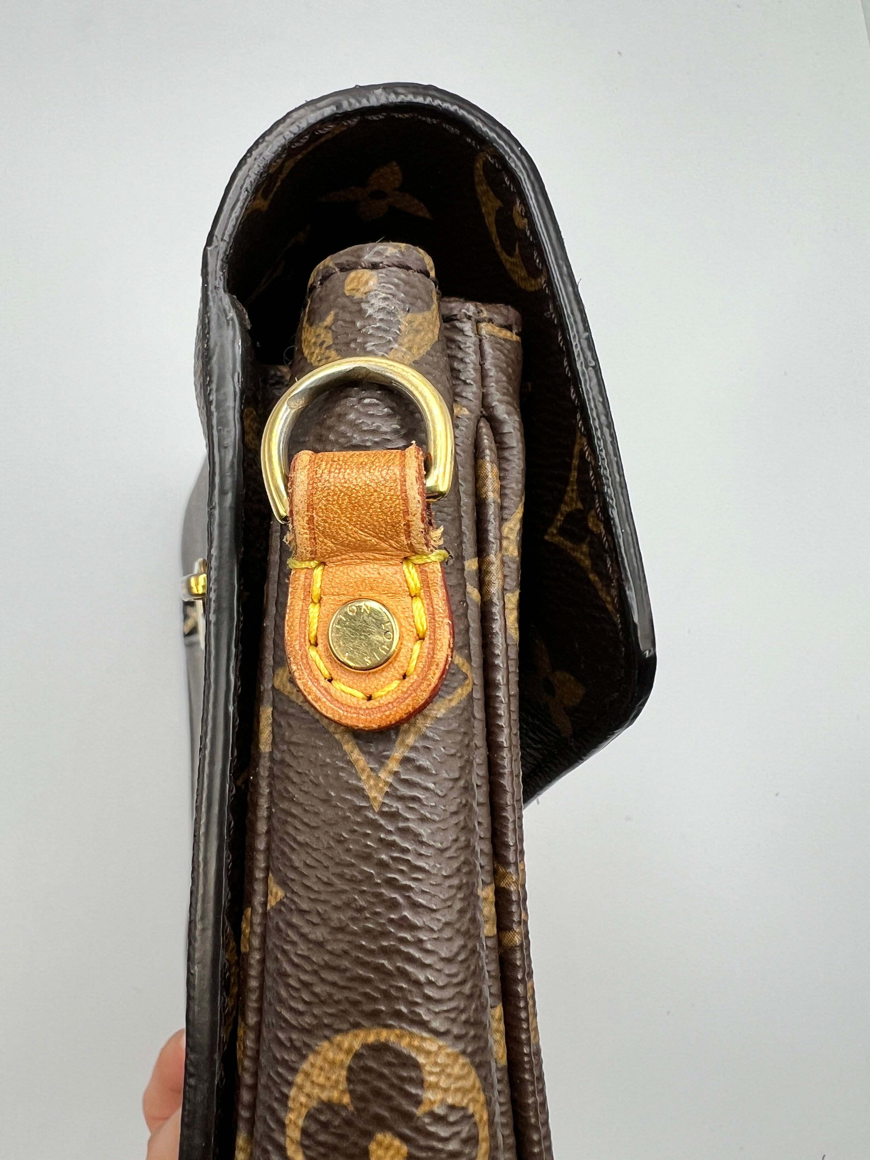 Pre-owned Louis Vuitton Pochette Métis -Monogram Canvas - Luxury Crossbody Bag