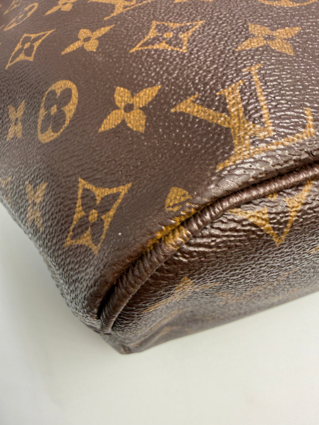 Louis Vuitton Neverfull MM – Monogram Canvas – Pre-owned Authentic Tote Bag