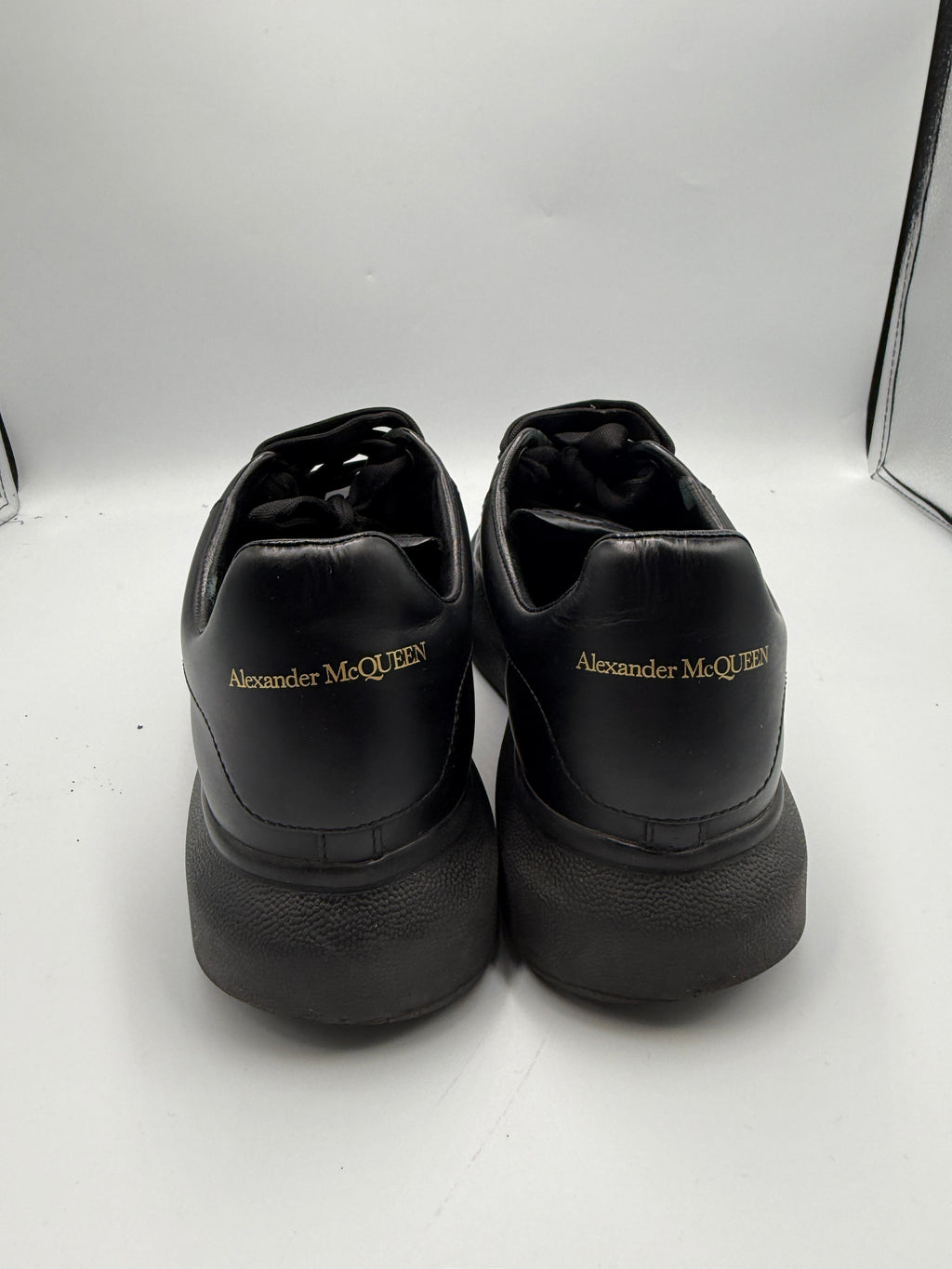 Alexander McQueen Perloved Snakers in Black