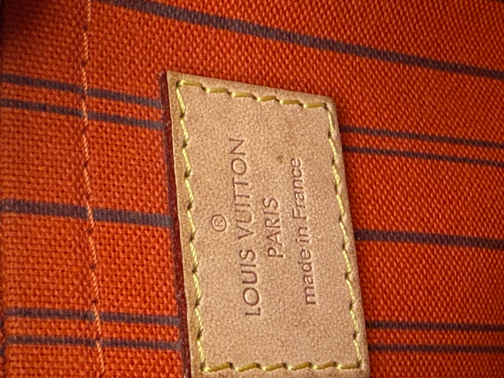 Louis Vuitton Neverfull Pouch – Monogram Canvas – Authentic Pre-owned Wristlet Clutch