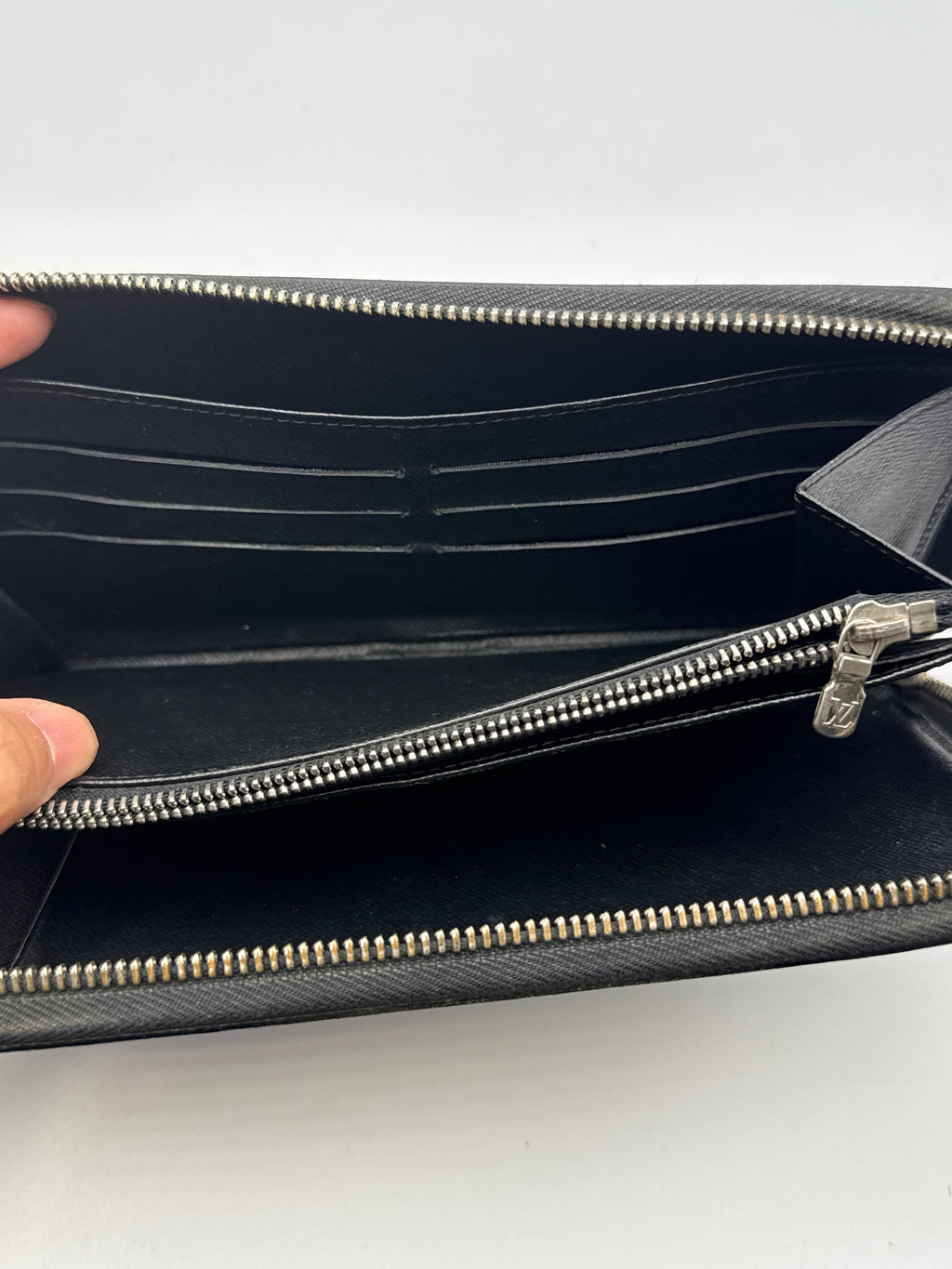 Pre-owned Louis Vuitton Black Epi Leather Brazza Long Wallet