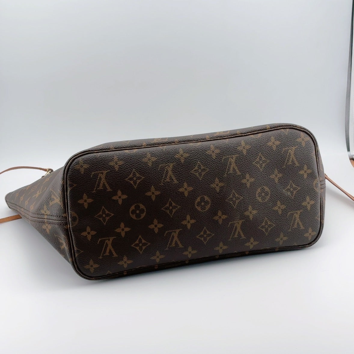 Louis Vuitton Neverfull MM – Monogram Canvas – Pre-owned Authentic Tote Bag