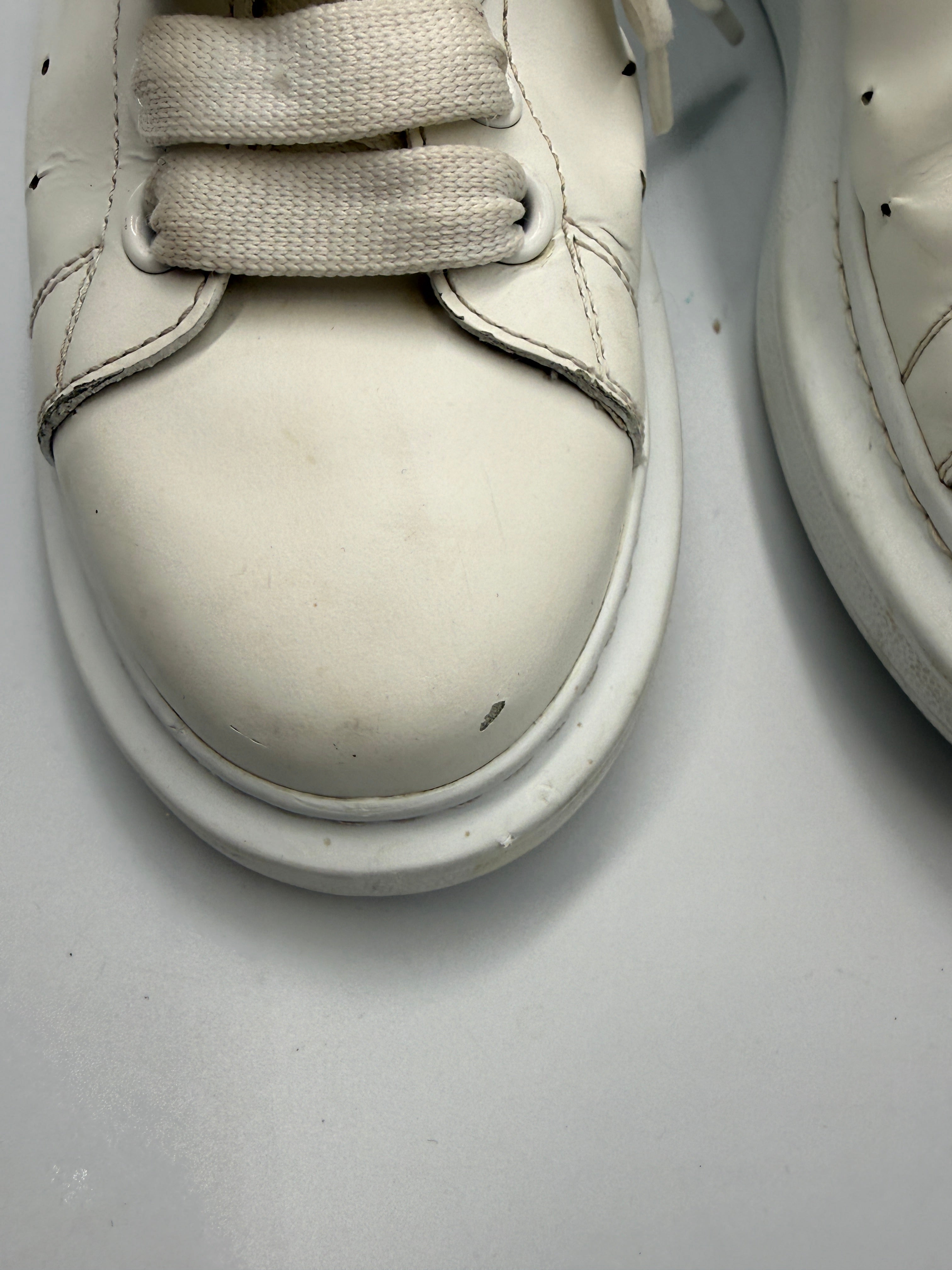 Alexander McQueen White Sneakers Pre-owned