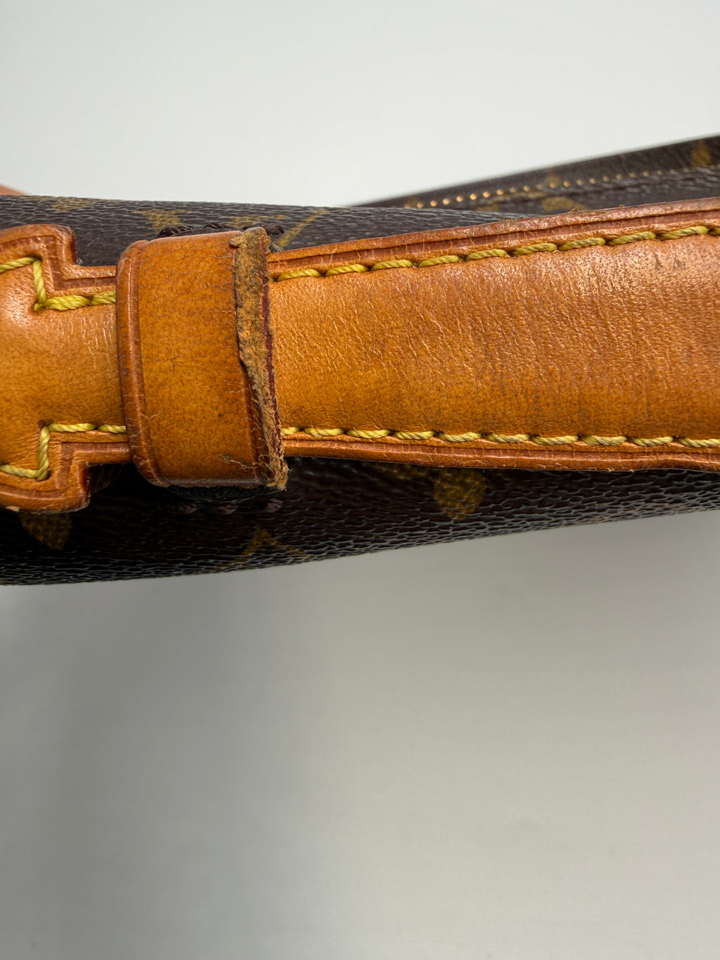 Pre-owned Louis Vuitton Pochette Métis -Monogram Canvas - Luxury Crossbody Bag