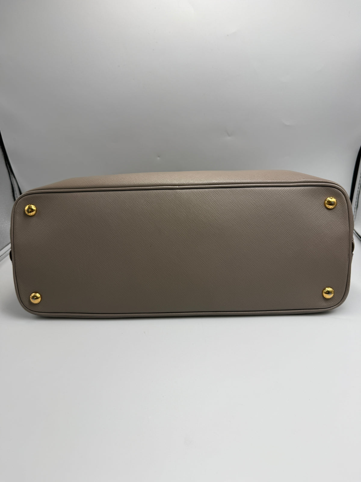 Prada Saffiano Lux Executive Tote in Argilla (Taupe / Grey)