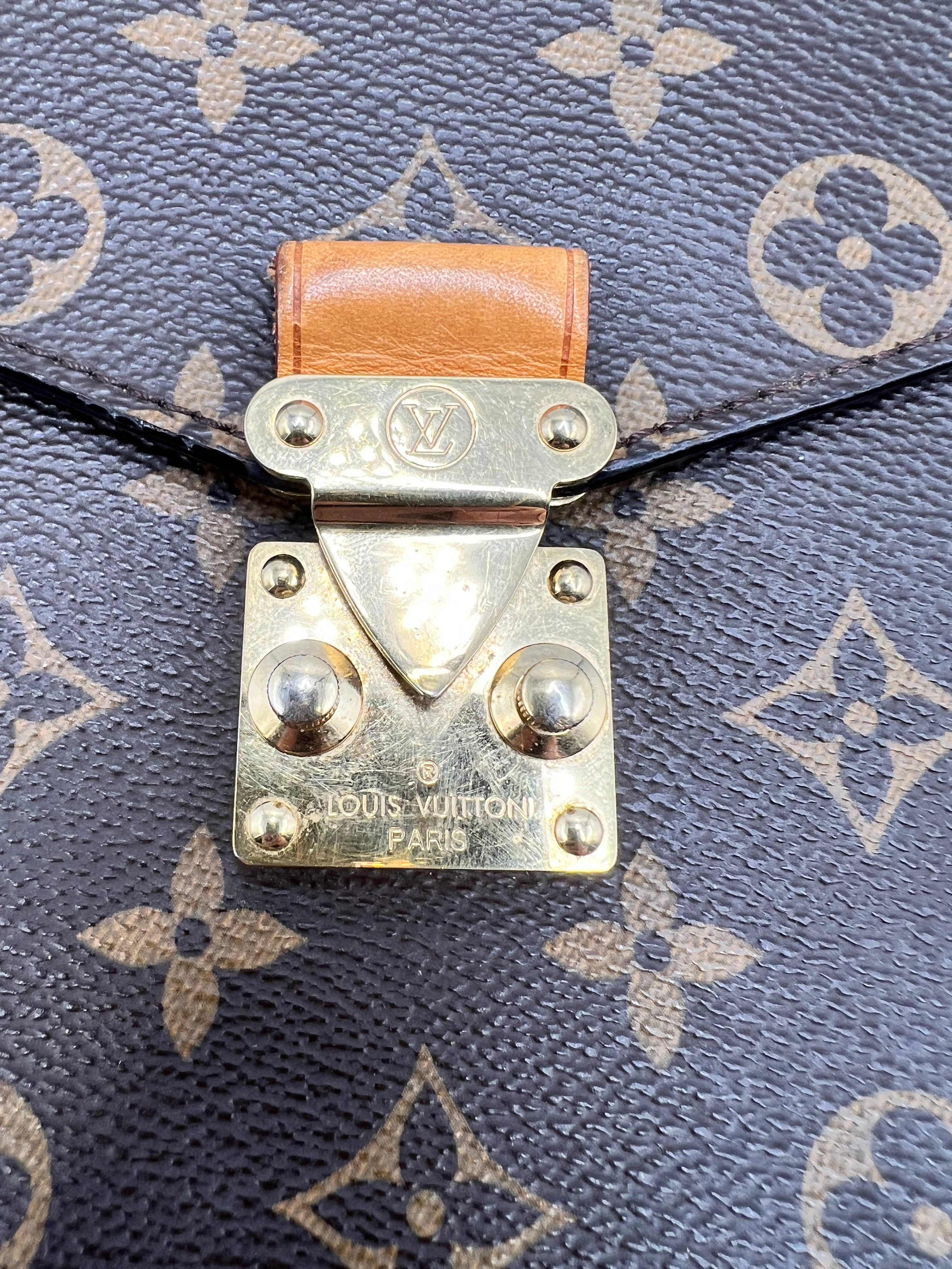 Pre-owned Louis Vuitton Pochette Métis -Monogram Canvas - Luxury Crossbody Bag