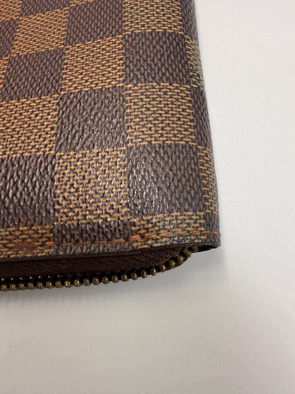 Louis Vuitton Zippy Wallet in Damier Ebene Canvas