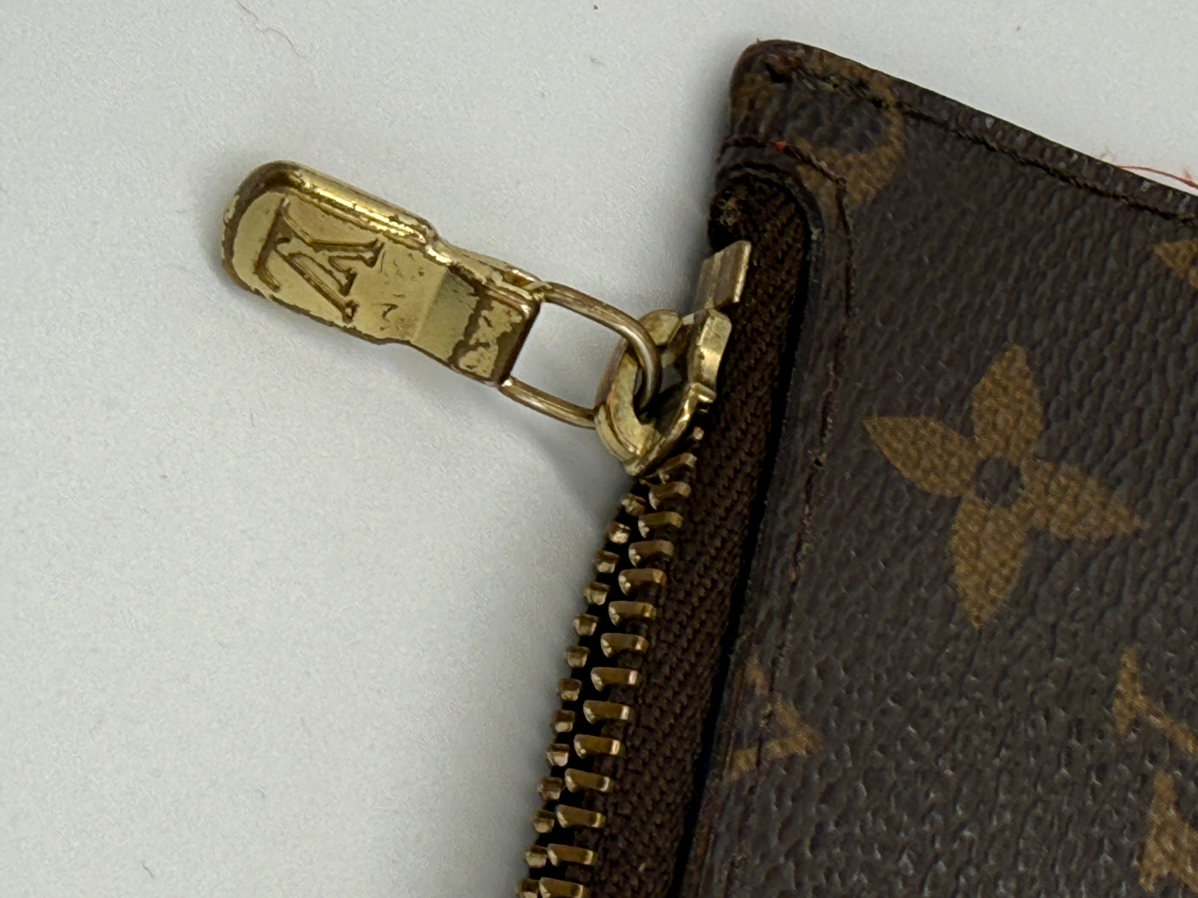 Louis Vuitton Neverfull Pouch – Monogram Canvas – Authentic Pre-owned Wristlet Clutch
