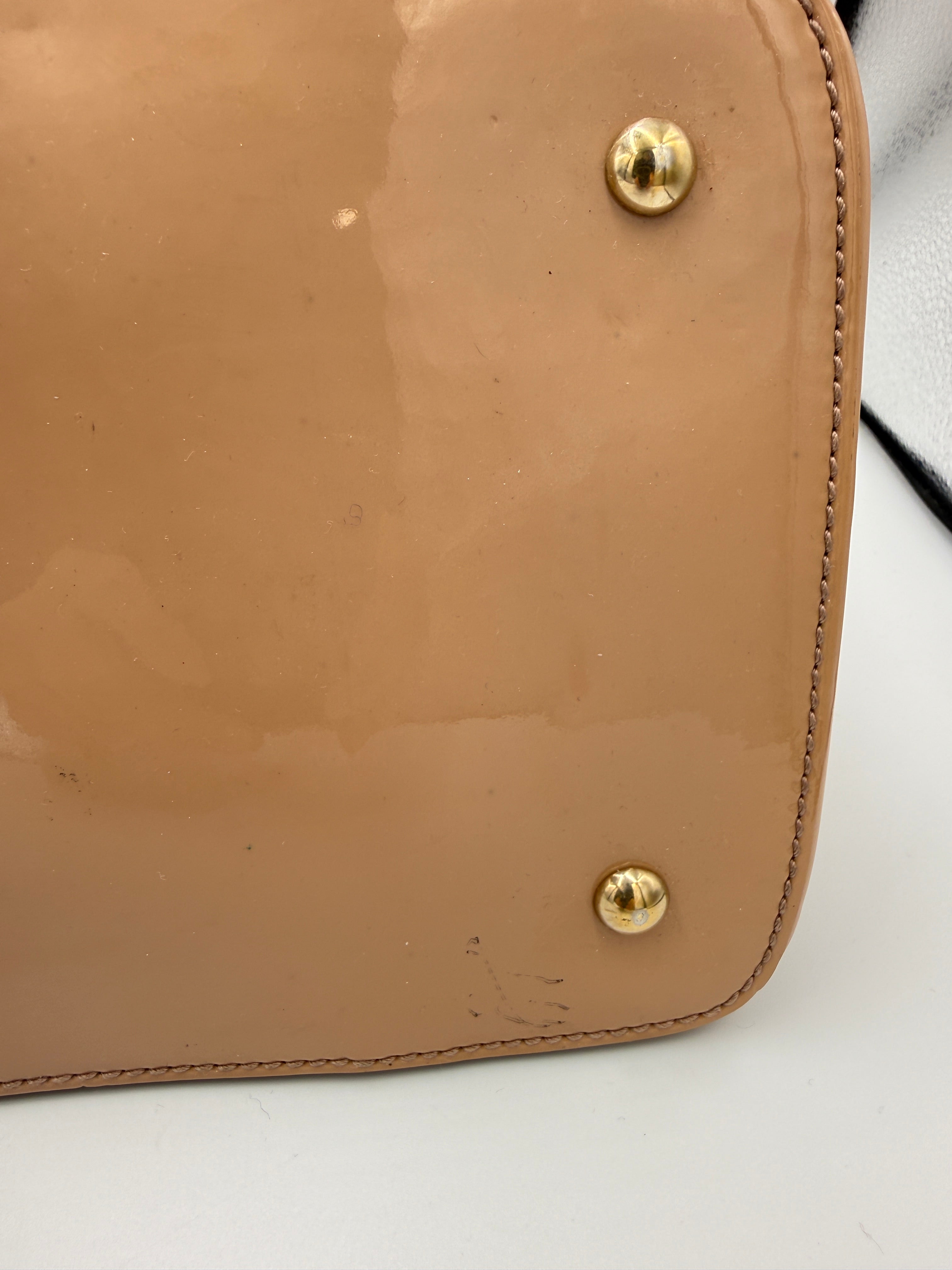 Gucci Microguccissima Patent Leather Dome Bag - Beige Nude