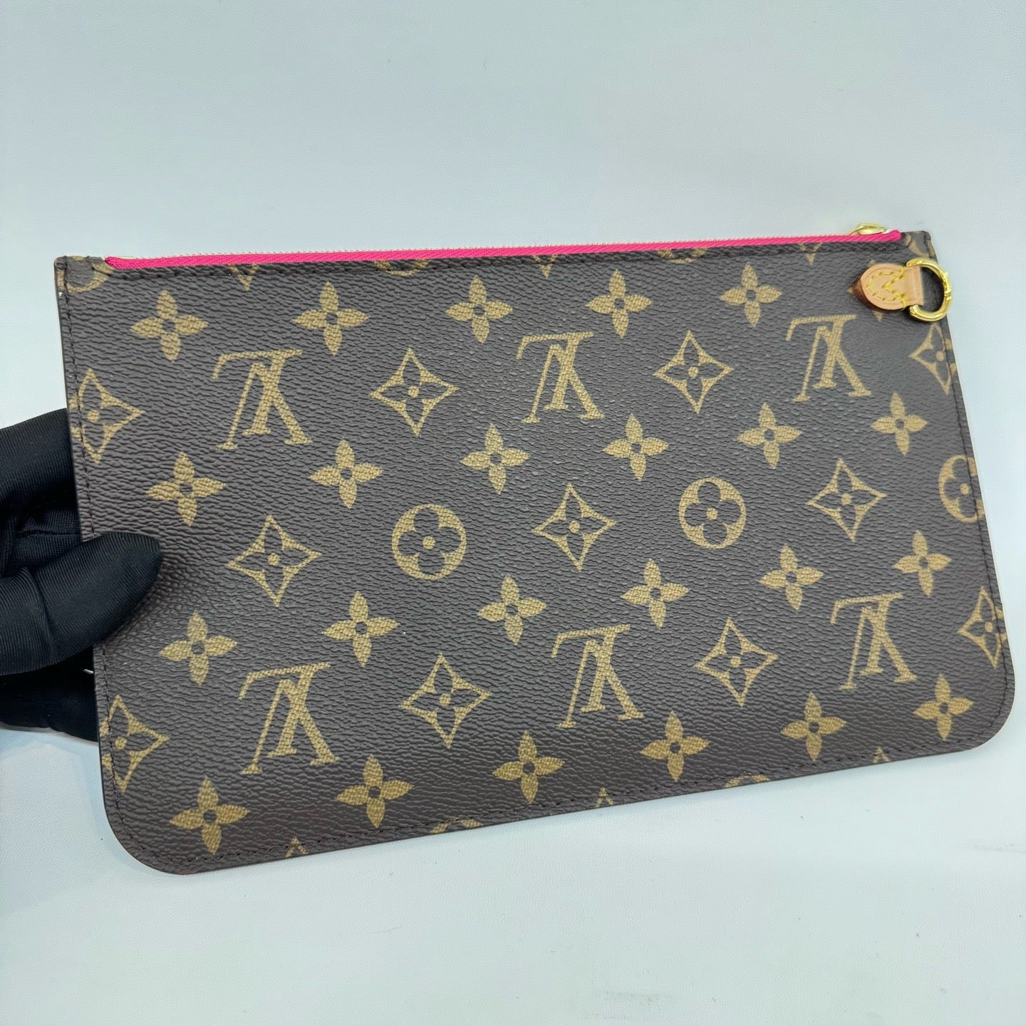 Louis Vuitton Neverfull Pouch – Monogram Canvas – Authentic Pre-owned Wristlet Clutch