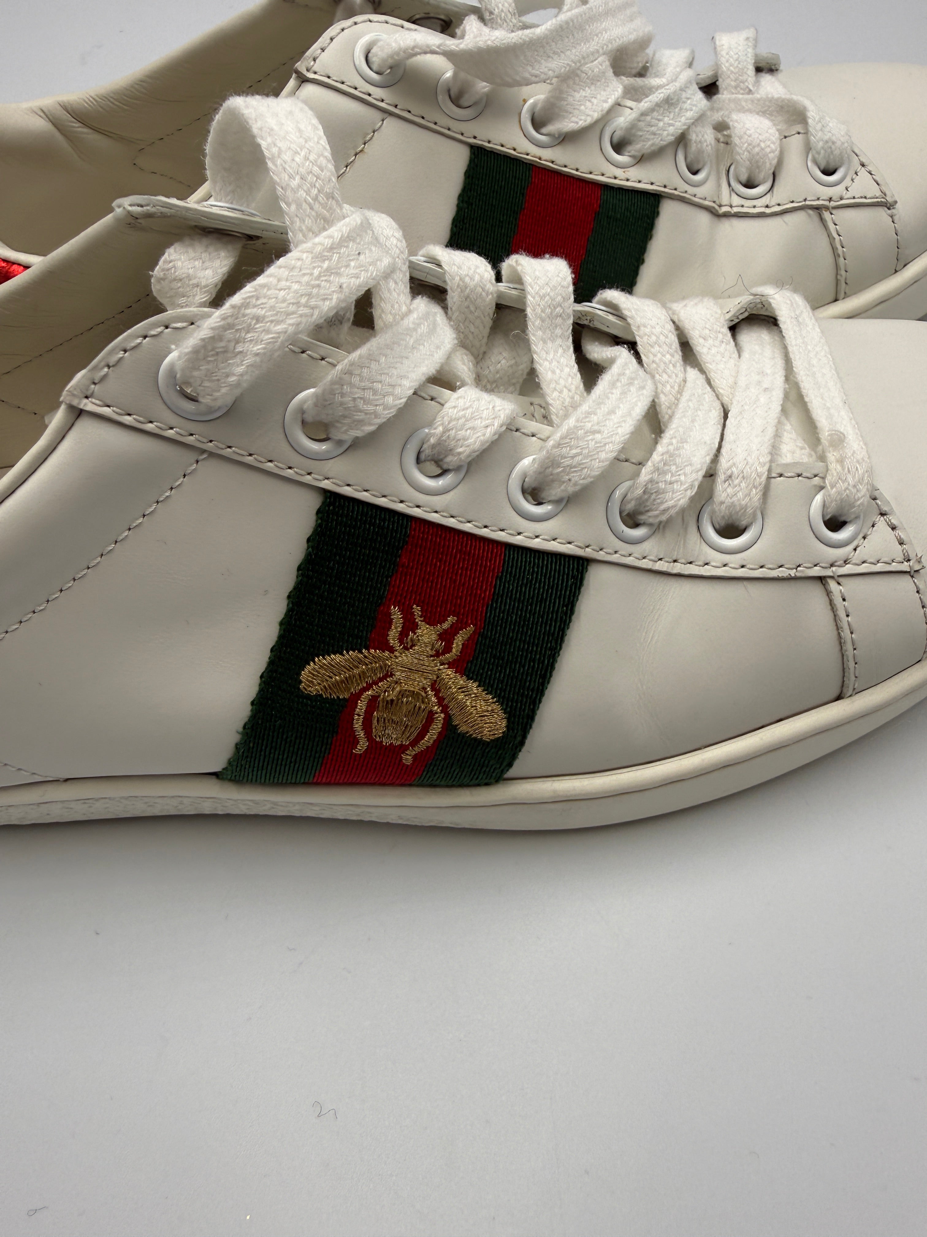 Gucci Sneakers in White Pre-owned