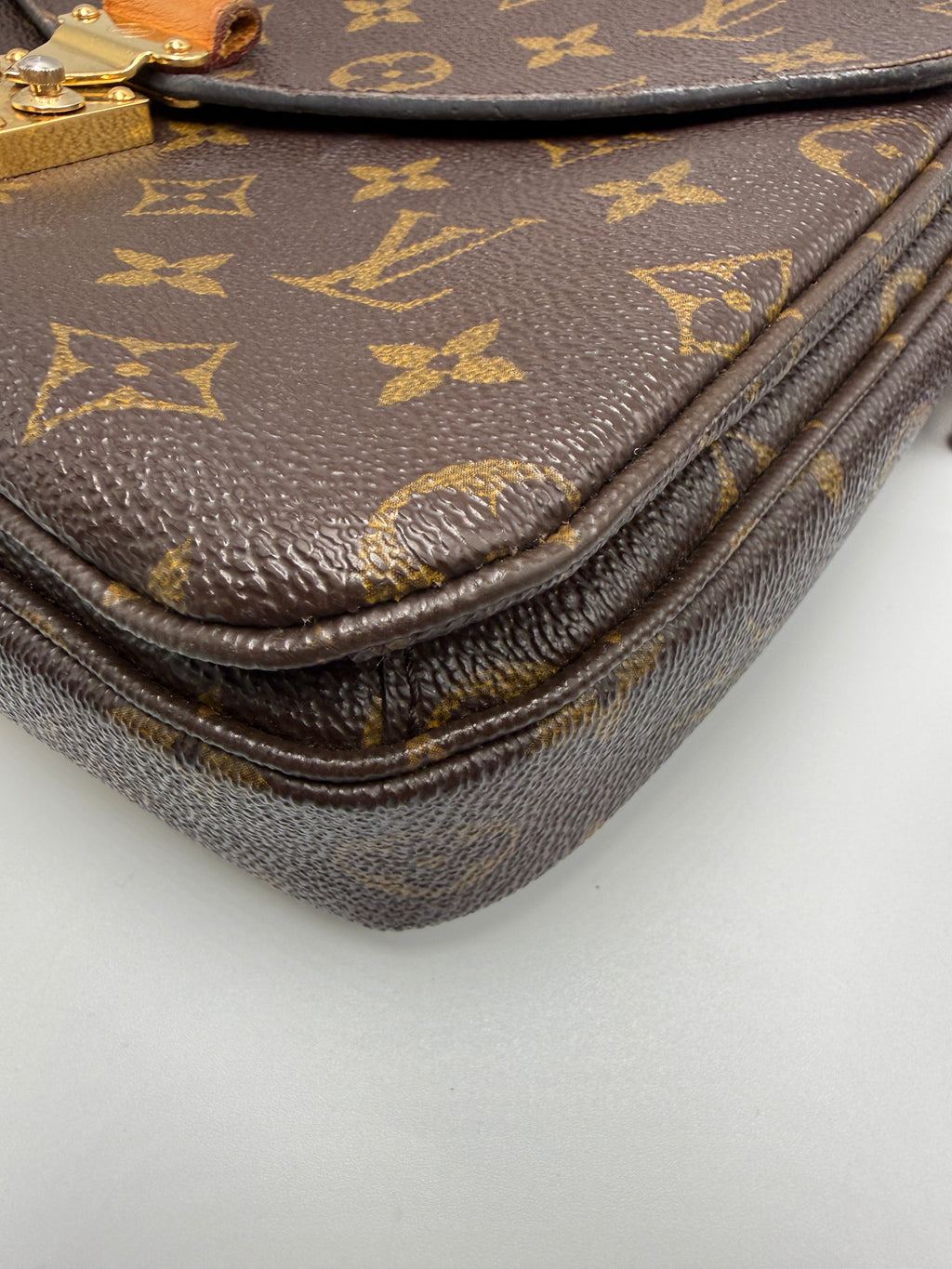 Pre-owned Louis Vuitton Pochette Métis -Monogram Canvas - Luxury Crossbody Bag