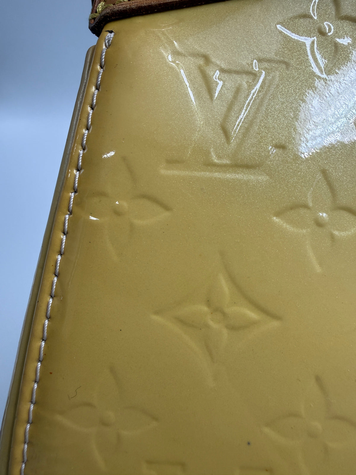 Louis Vuitton (DR4182) Brea MM Monogram Vernis Leather Bag – Yellow