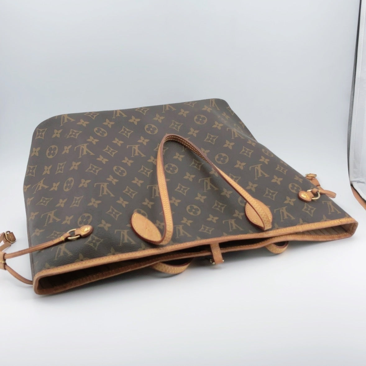 Louis Vuitton Neverfull MM – Monogram Canvas – Pre-owned Authentic Tote Bag