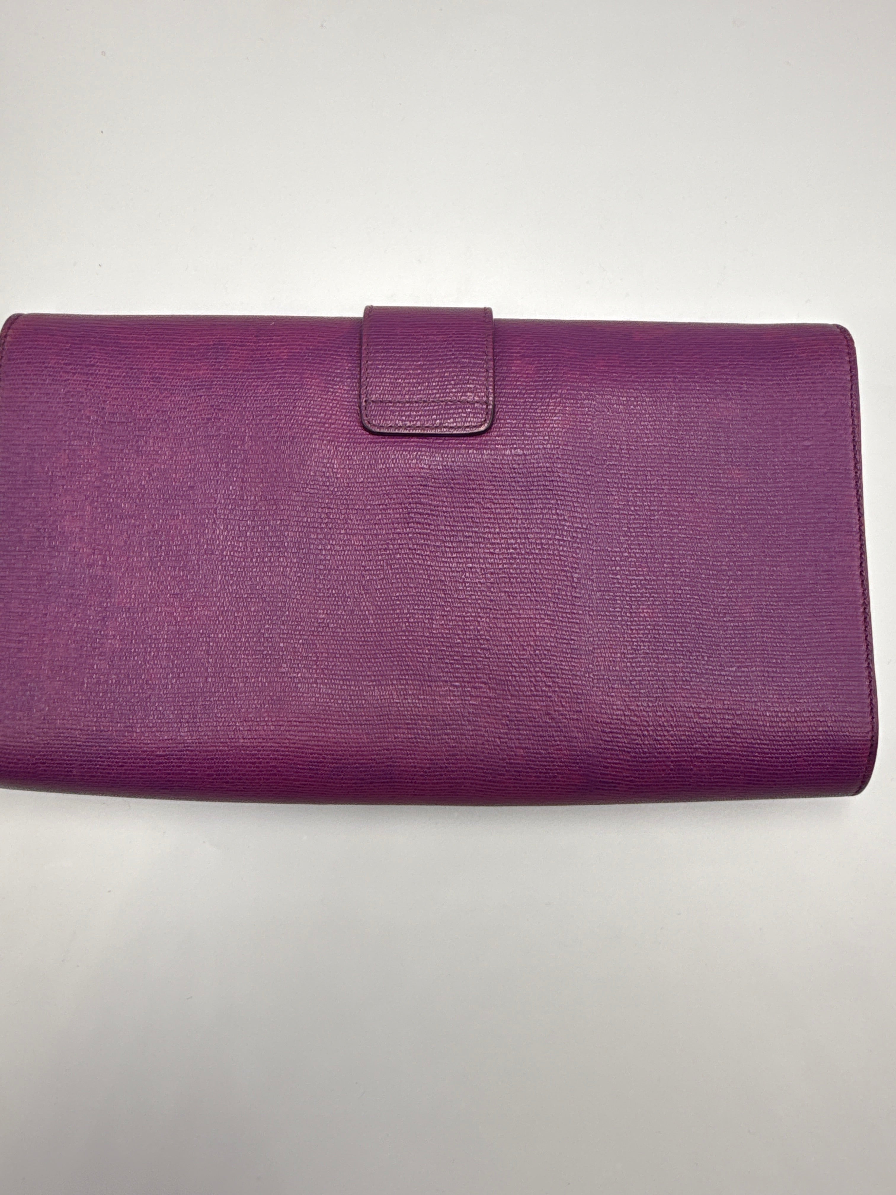 Pre-owned Yves Saint Laurent Chyc Ligne Textured Leather Clutch in Purple