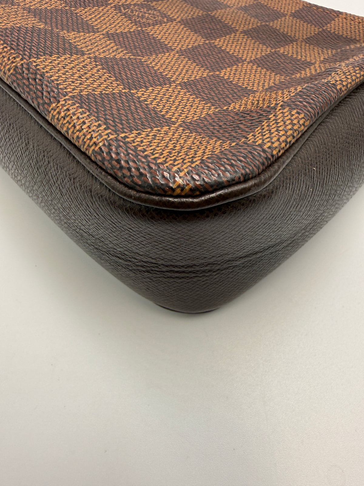 Louis Vuitton Vintage Pochette Accessoires / Navona in Damier Ebene Canvas
