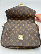 Pre-owned Louis Vuitton Pochette Métis -Monogram Canvas - Luxury Crossbody Bag