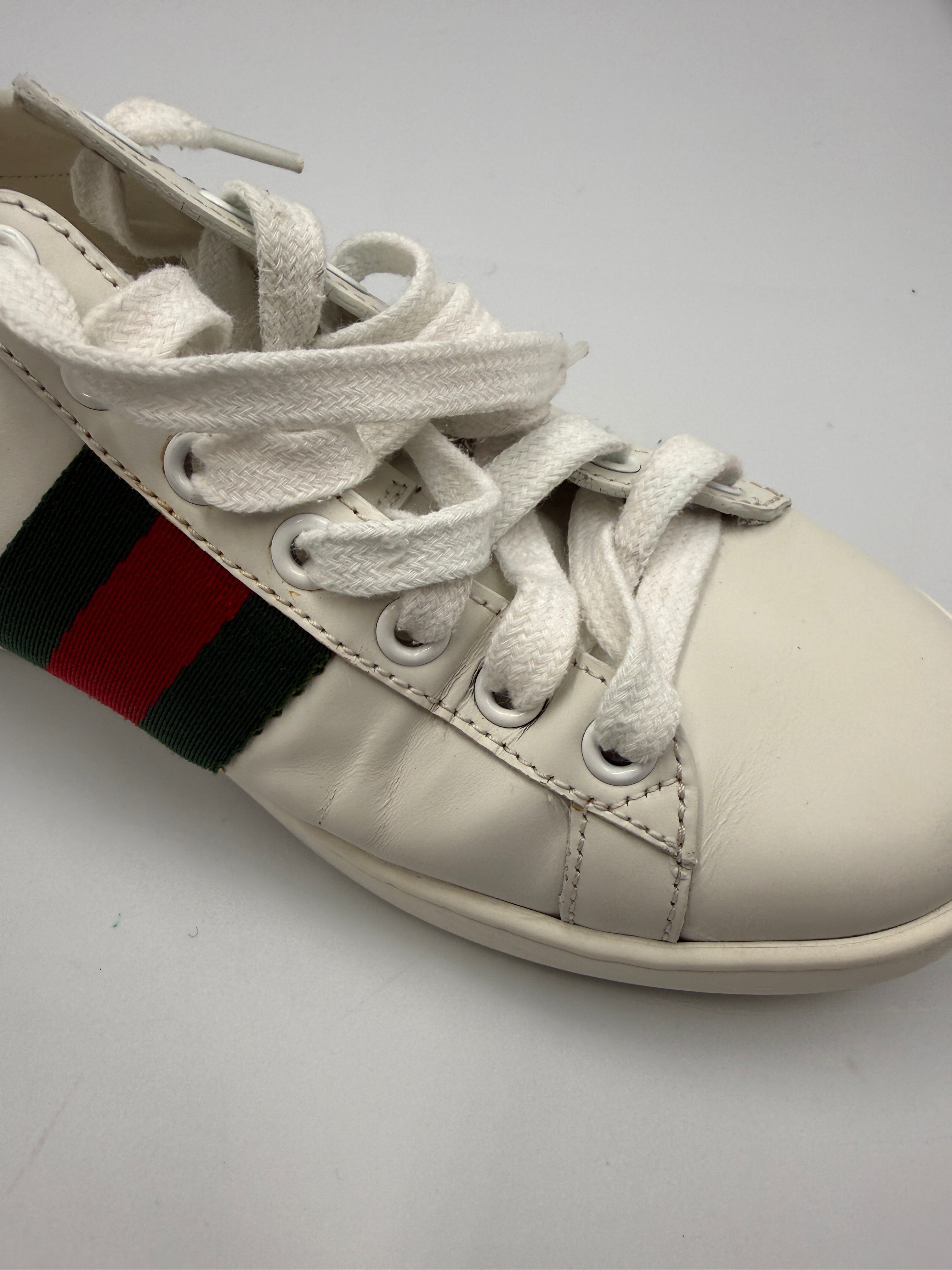 Gucci Sneakers in White Pre-owned