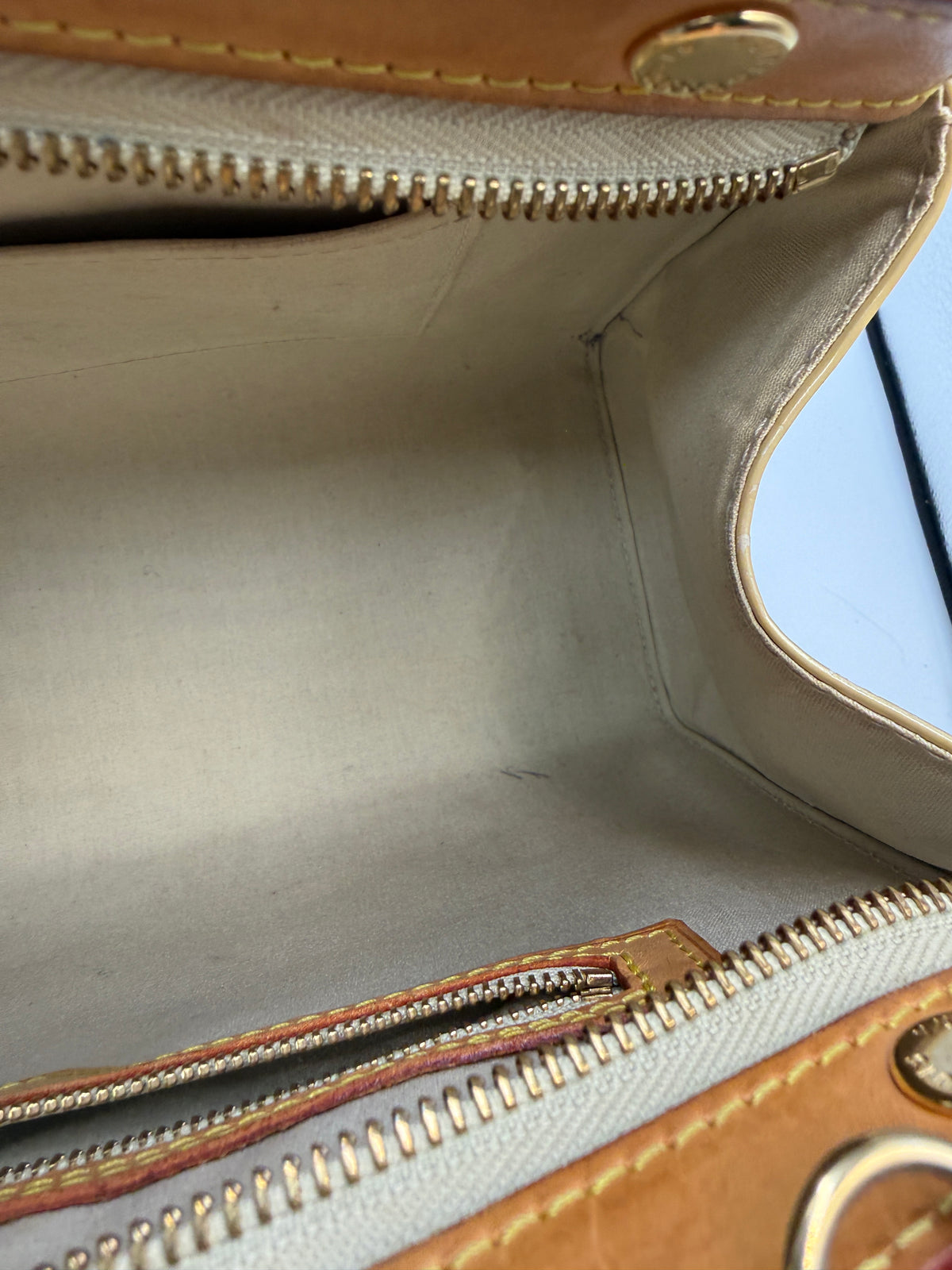 Louis Vuitton (VI0121) Brea MM Monogram Vernis Leather Bag – Yellow