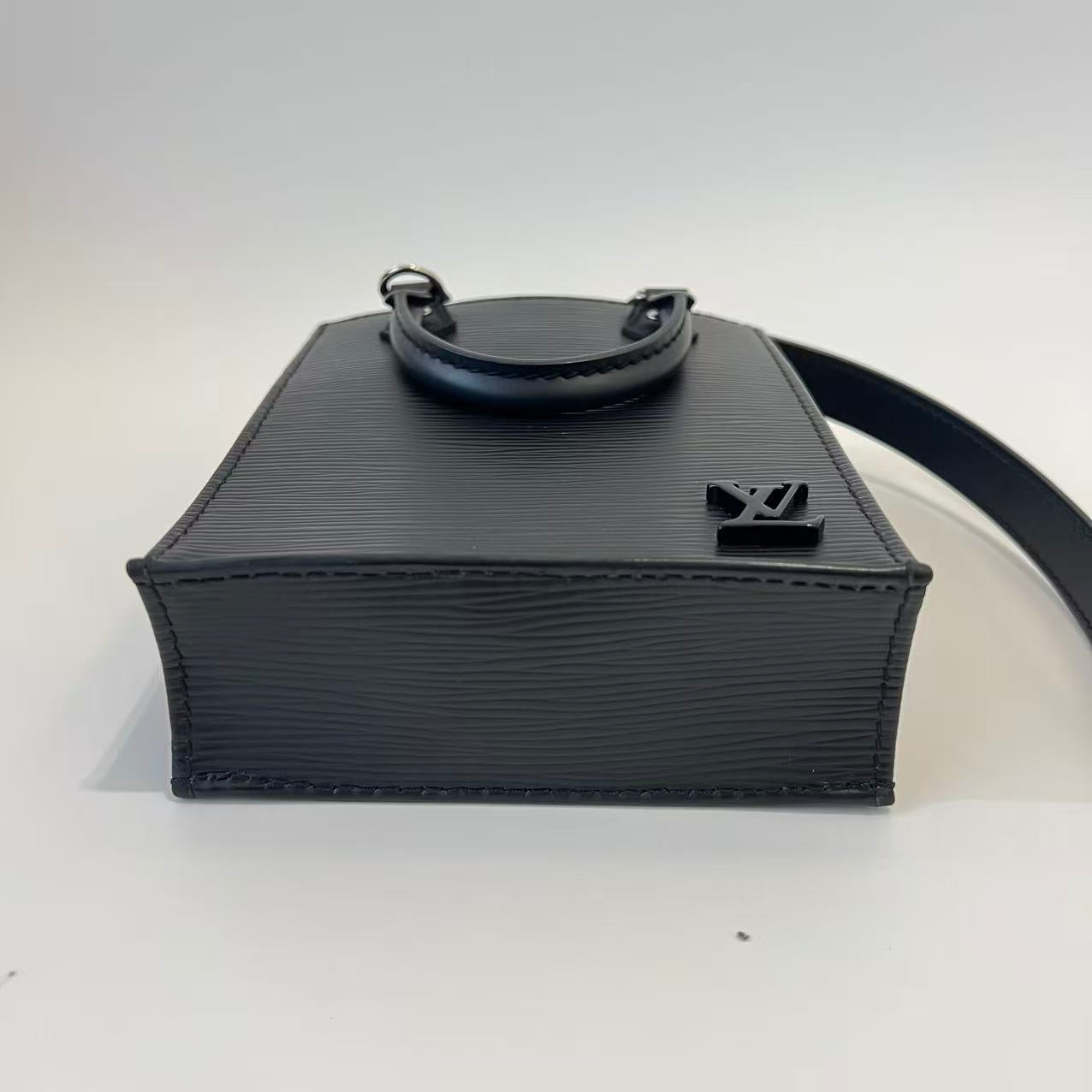 Louis Vuitton Petit Sac Plat