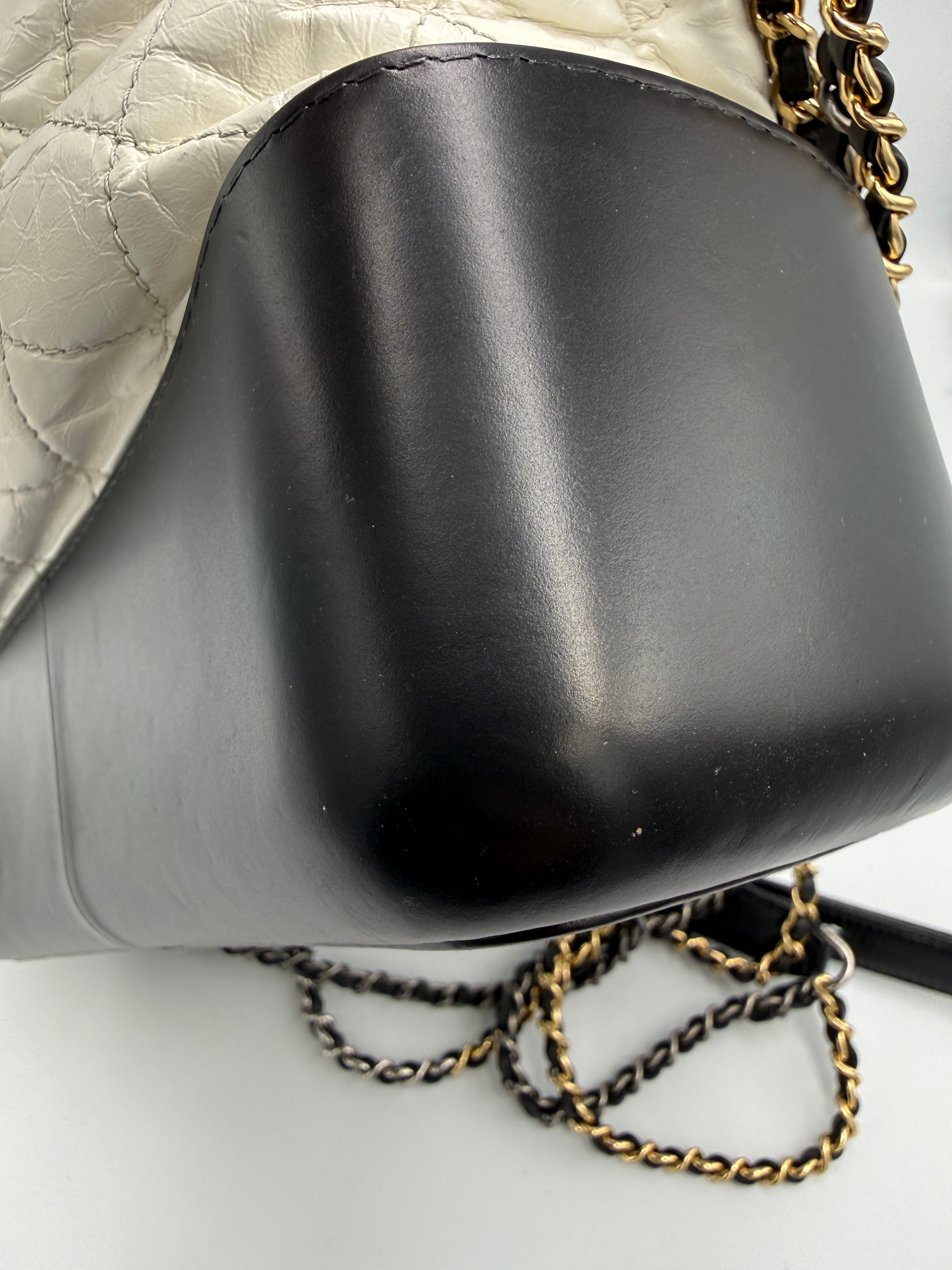 Chanel Gabrielle Medium Hobo - pre-owned