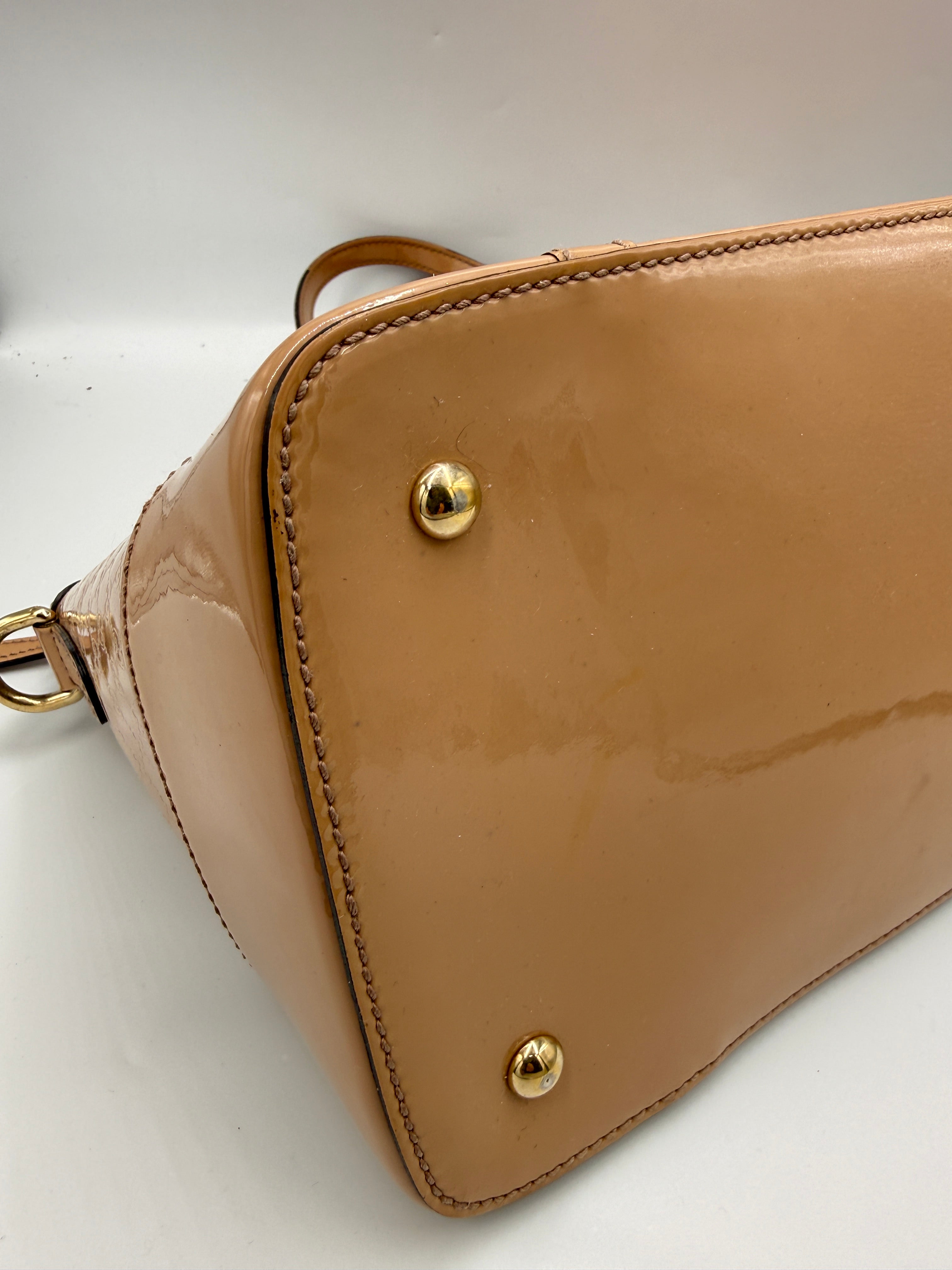 Gucci Microguccissima Patent Leather Dome Bag - Beige Nude