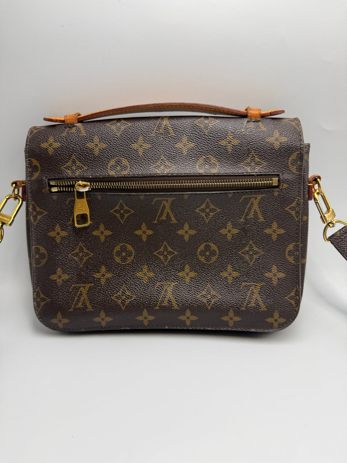 Pre-owned Louis Vuitton Pochette Métis -Monogram Canvas - Luxury Crossbody Bag