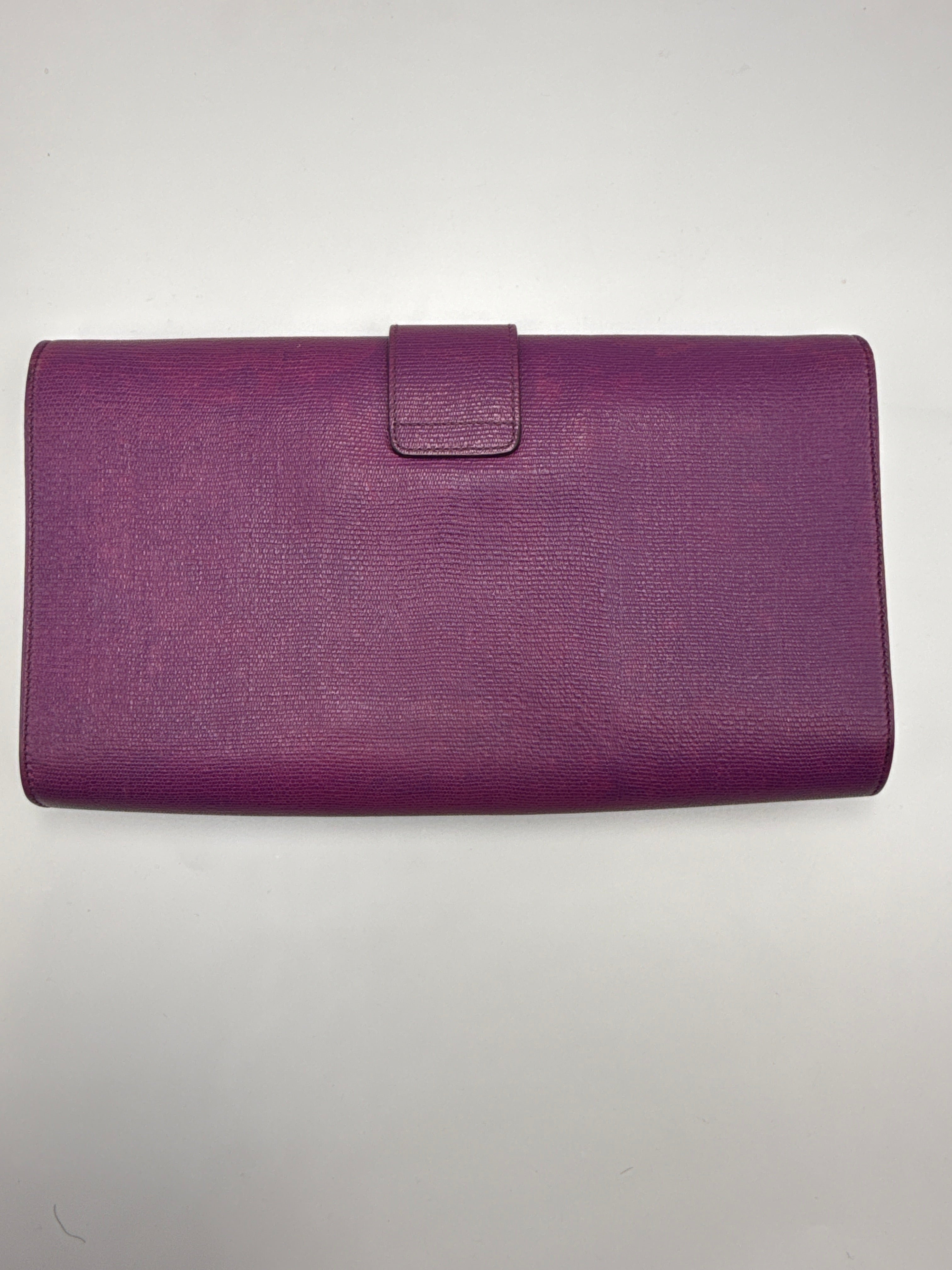 Pre-owned Yves Saint Laurent Chyc Ligne Textured Leather Clutch in Purple