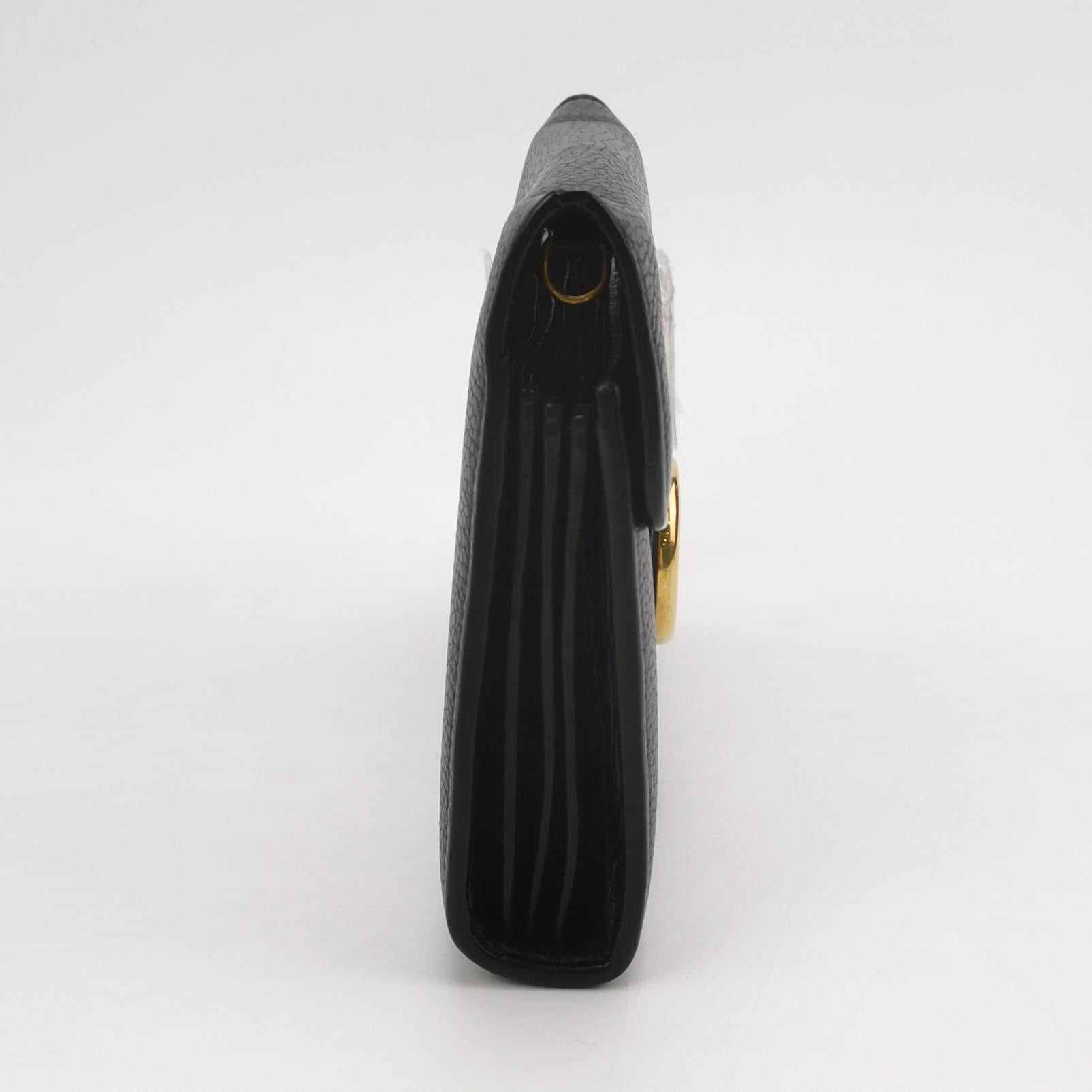 side view of gucci interlock small bag in black leather and good condition