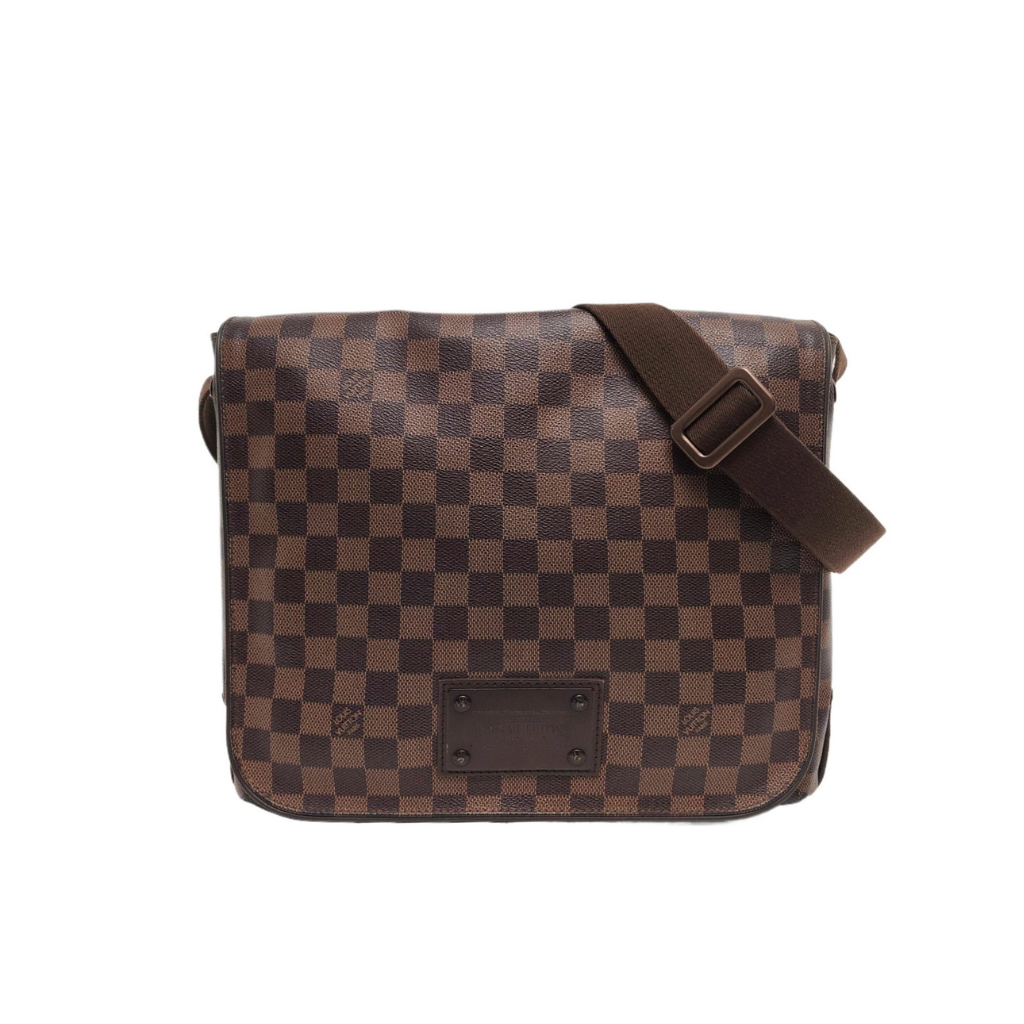 Louis Vuitton Brooklyn MM messenger bag in brown Damier Ebene coated canvas with adjustable textile shoulder strap