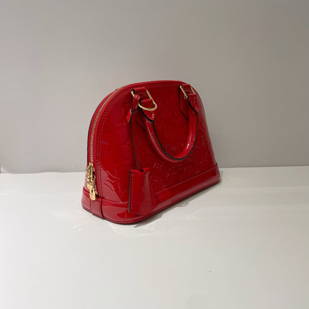 preloved authentic louis vuitton alma bb in red patent leather with zipper and gold hardware and lock and key in great condition 