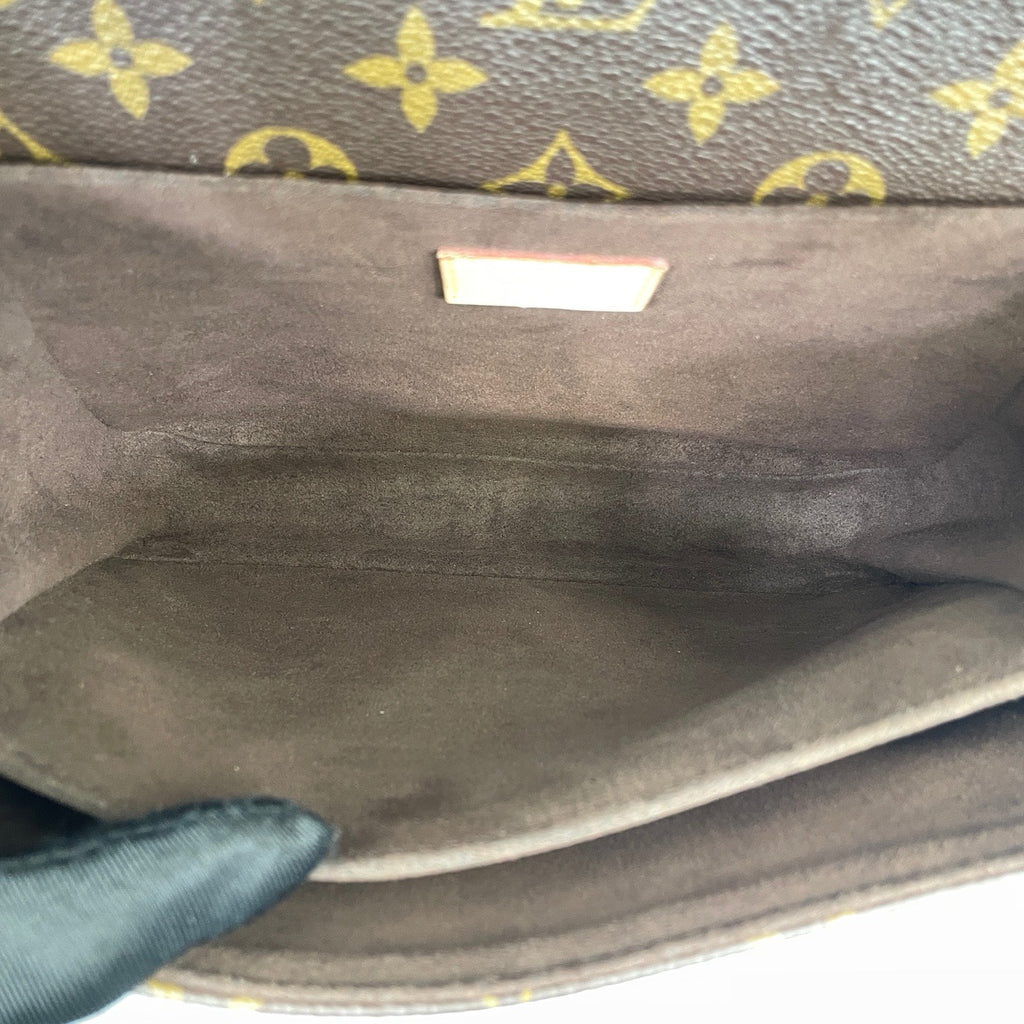 Inside of LV Pochette Métis showing three compartments and clean microfiber lining.